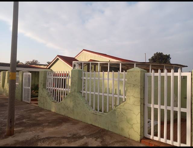 9 BEDROOM FREESTANDING FOR SALE IN KEMPTON PARK WEST